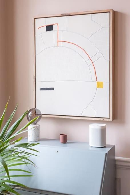 Stylish Central Apartment With Parking - Garden And Workspace บาธ ภายนอก รูปภาพ